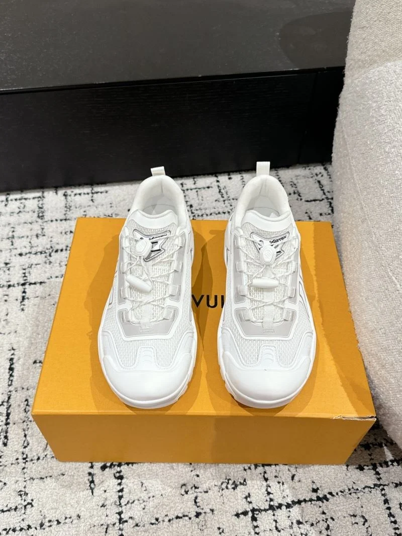 Louis Vuitton Low Shoes Stylish 32338
