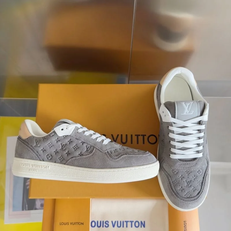 WaterResistant Louis Vuitton Low Shoes 32323