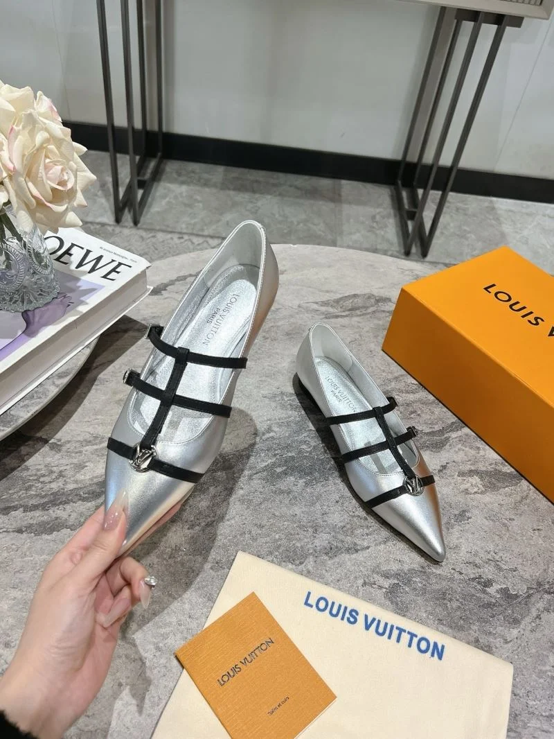 Louis Vuitton Low Shoes Supportive 32315