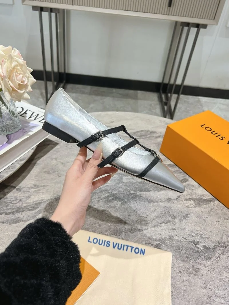 Louis Vuitton Low Shoes Supportive 32315