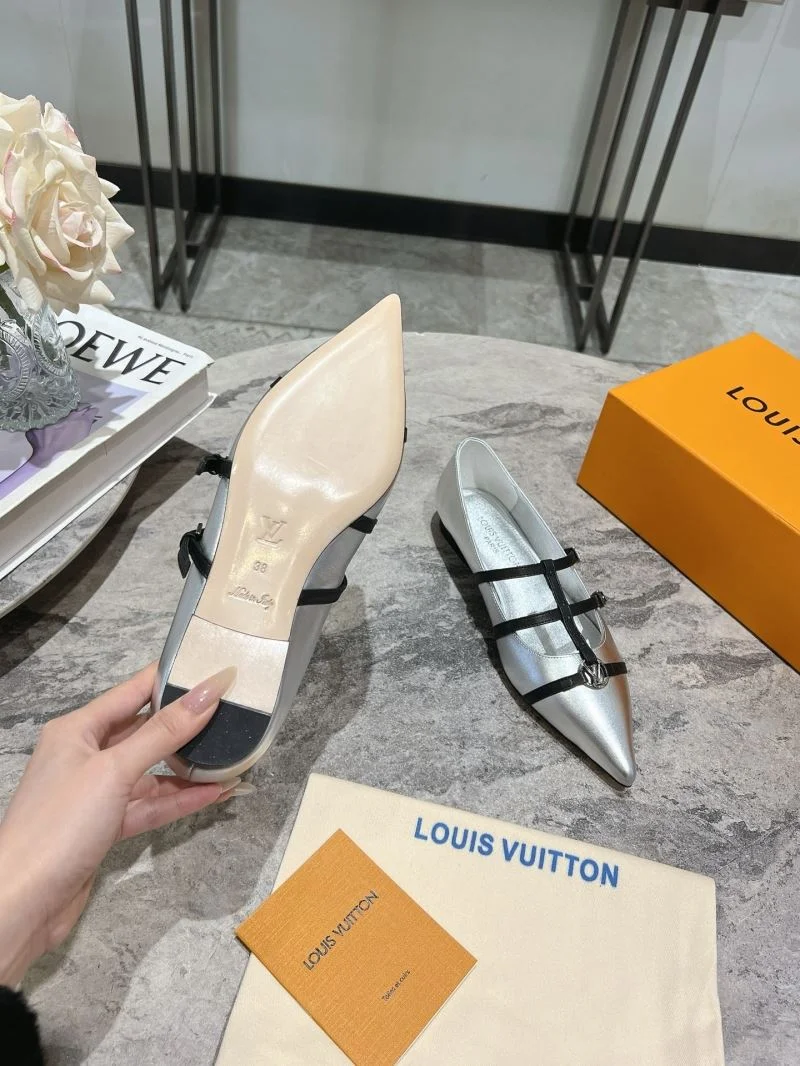 Louis Vuitton Low Shoes Supportive 32315