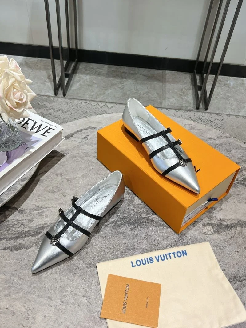 Louis Vuitton Low Shoes Supportive 32315