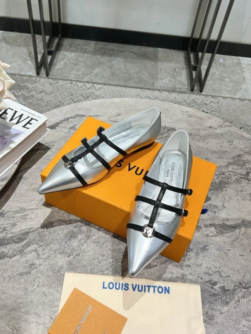 Louis Vuitton Low Shoes Supportive 32315