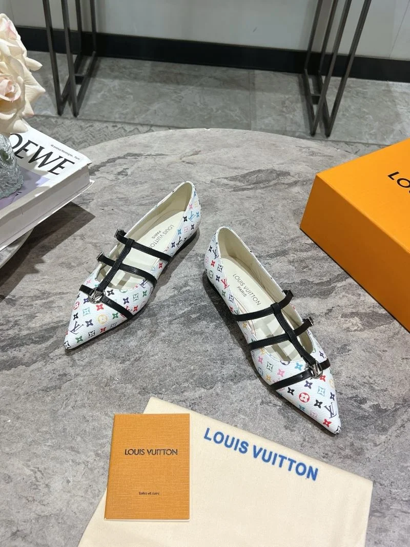 ModernLook Louis Vuitton Low Shoes 32317