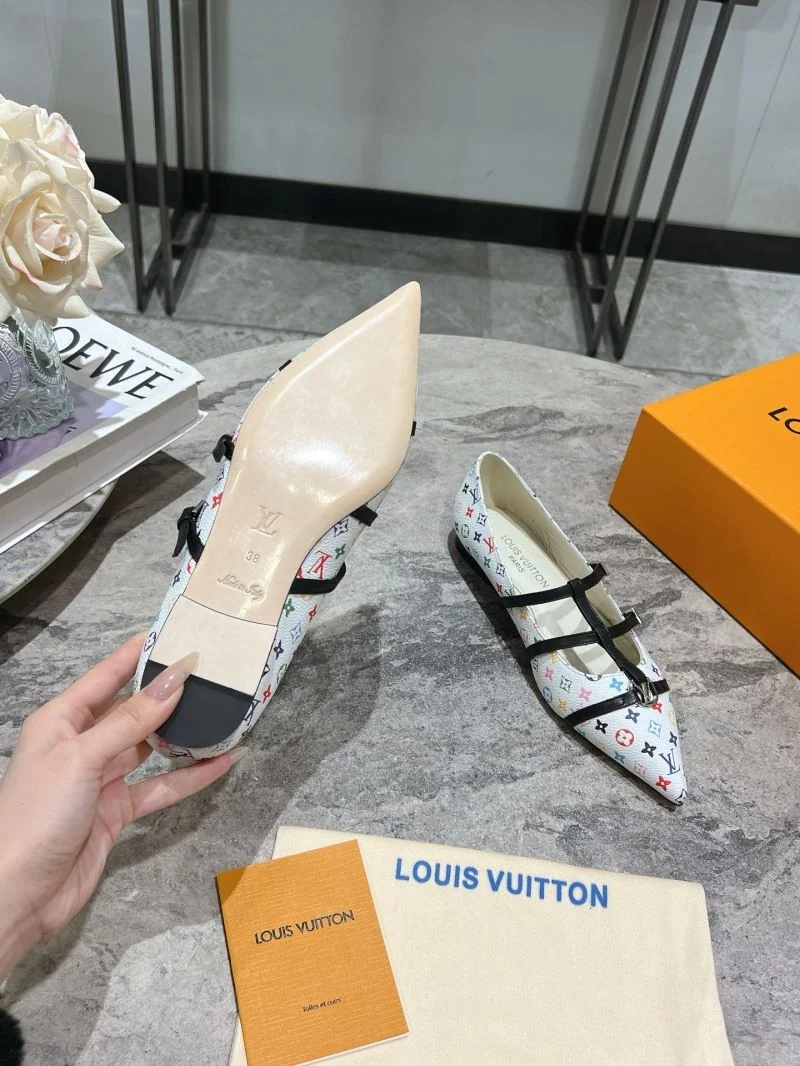 ModernLook Louis Vuitton Low Shoes 32317