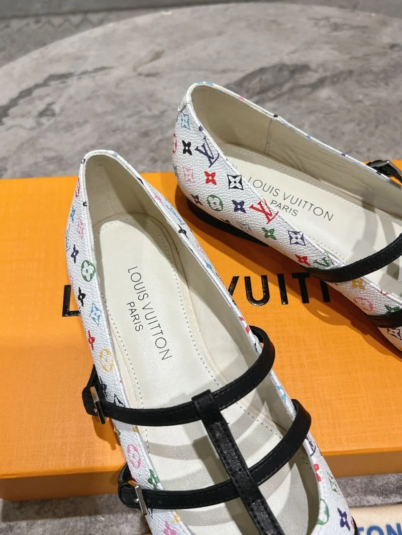 ModernLook Louis Vuitton Low Shoes 32317