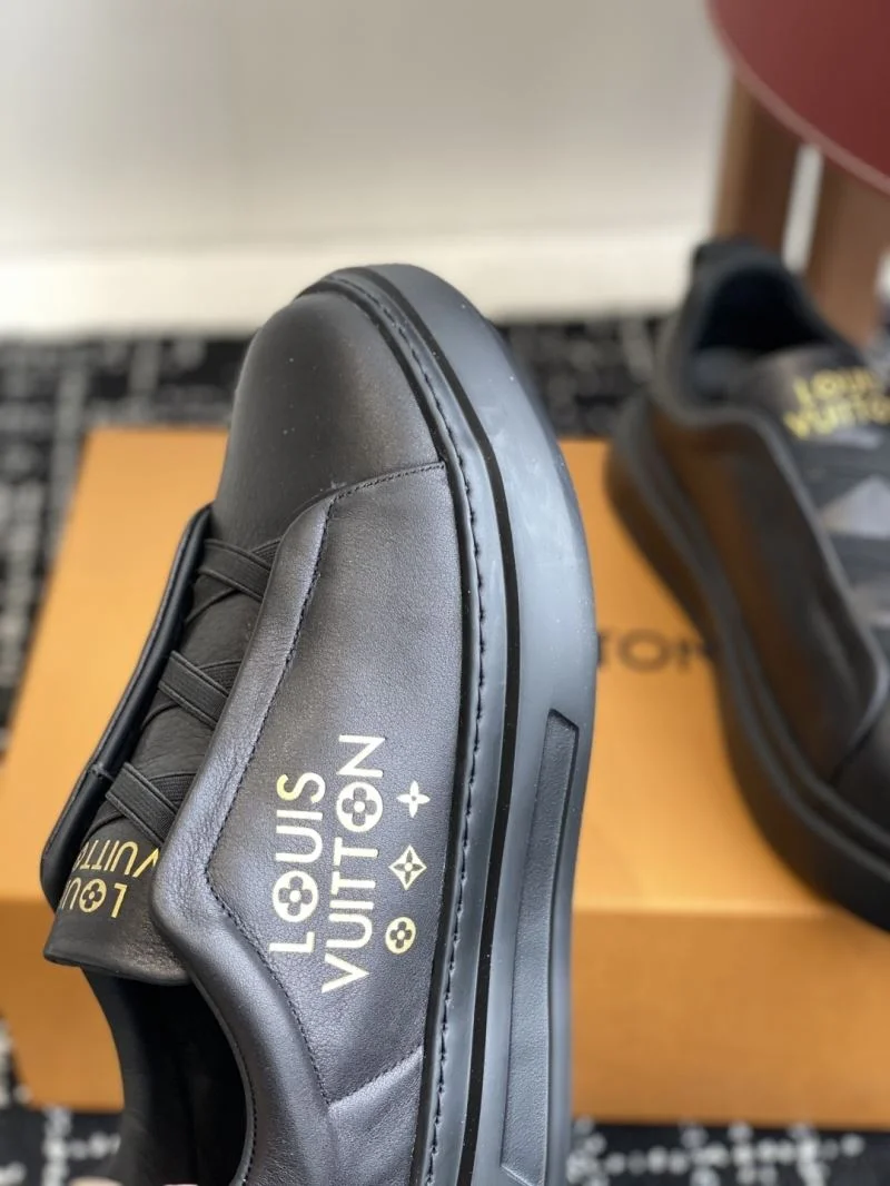 Stretchable Louis Vuitton Low Shoes 32300