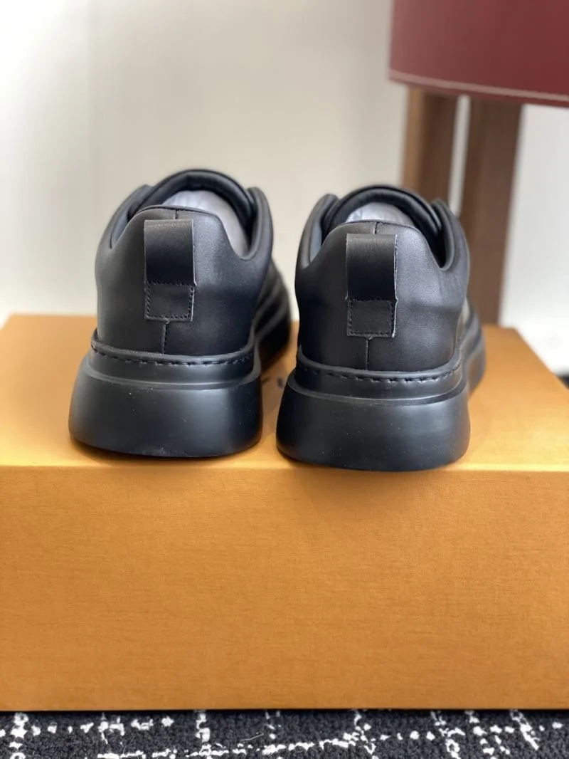 Stretchable Louis Vuitton Low Shoes 32300