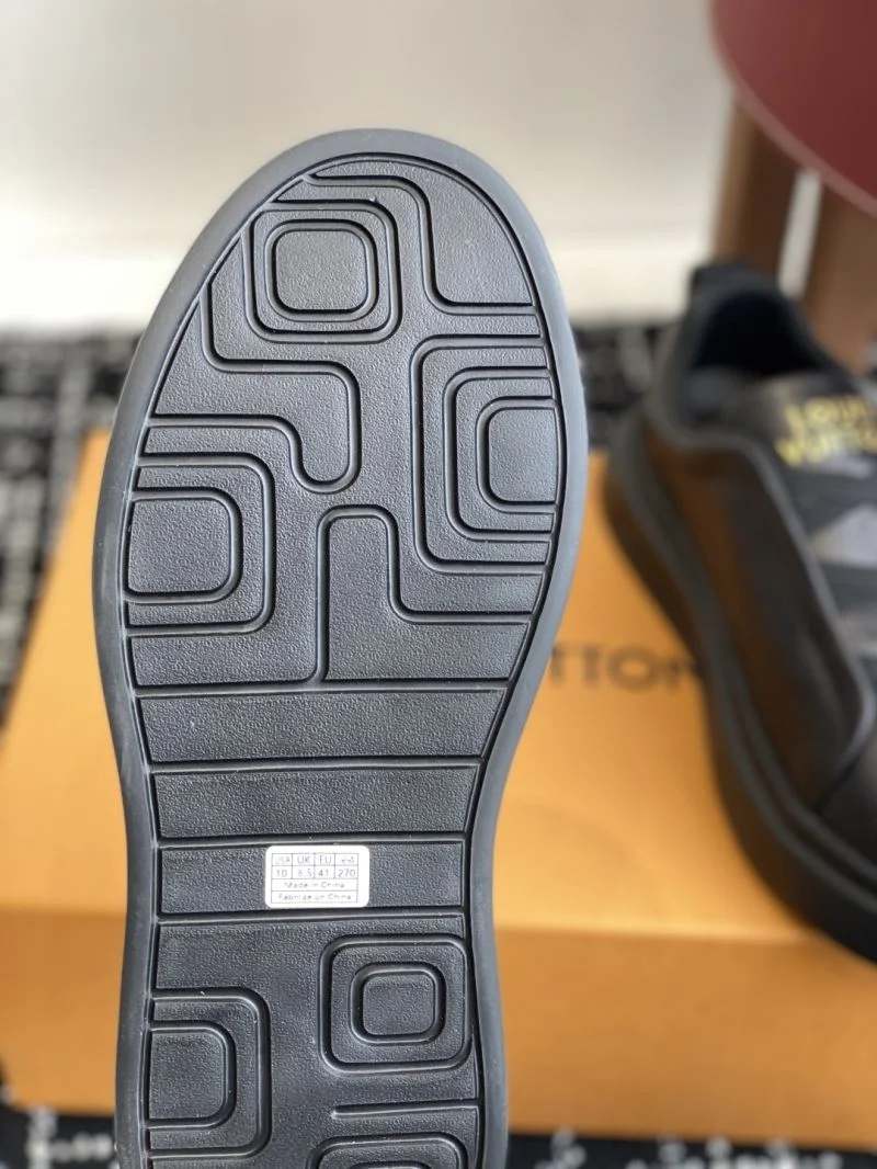 Stretchable Louis Vuitton Low Shoes 32300