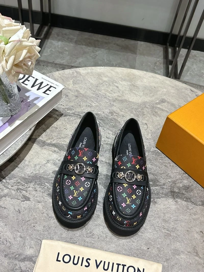 Louis Vuitton Low Shoes Durable 32308