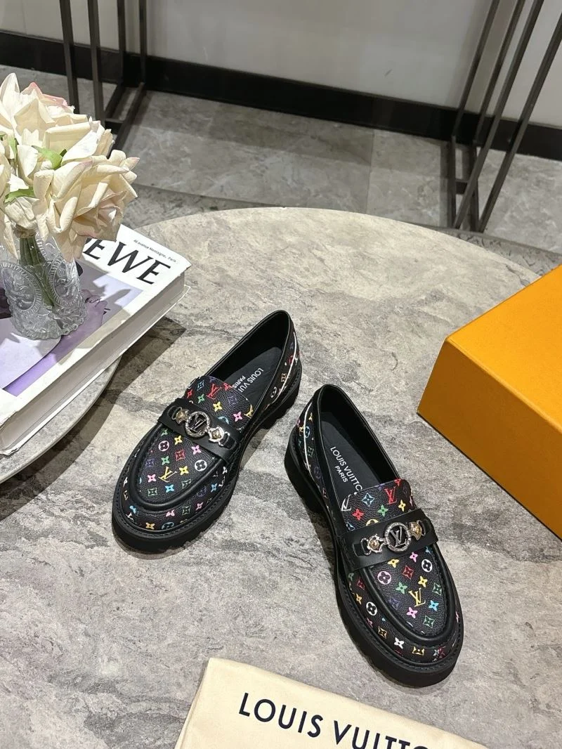 Louis Vuitton Low Shoes Durable 32308