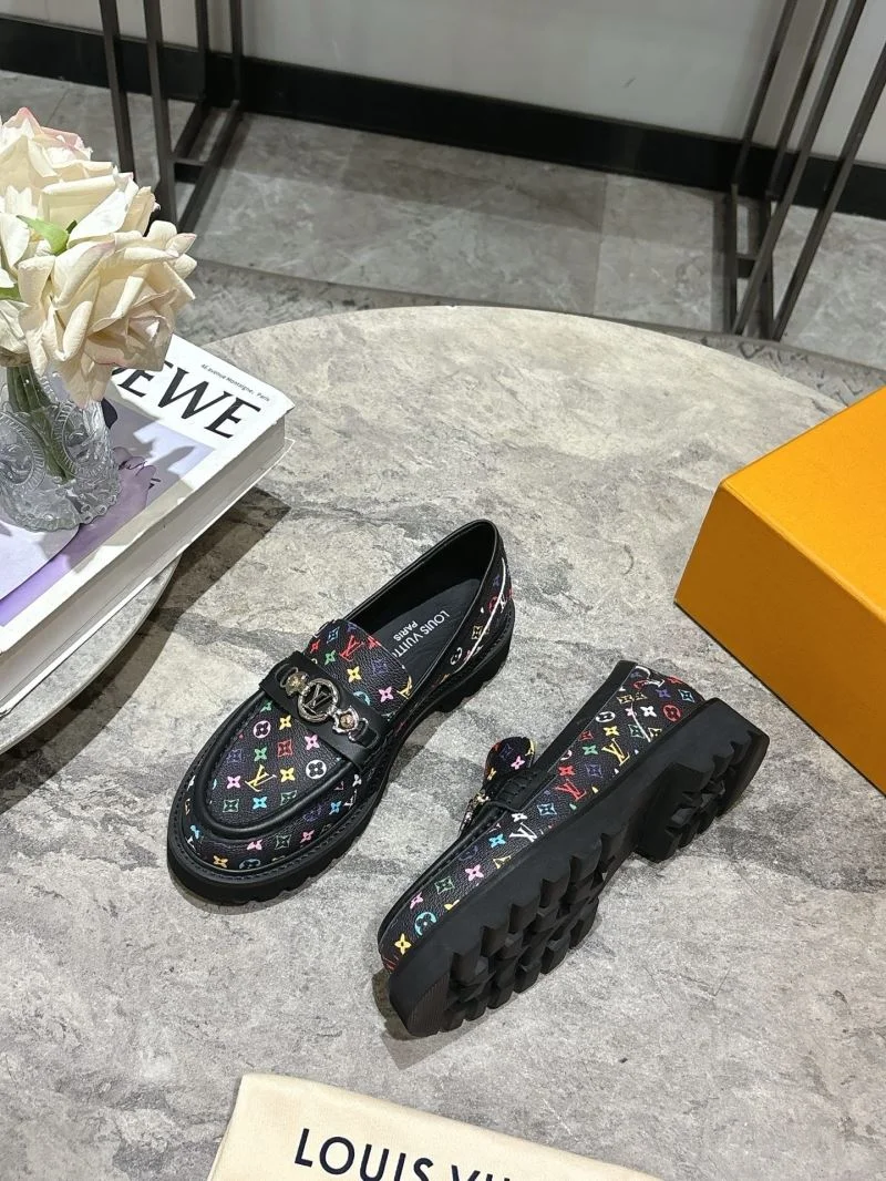 Louis Vuitton Low Shoes Durable 32308