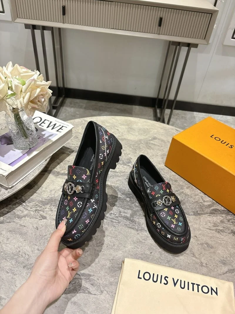 Louis Vuitton Low Shoes Durable 32308