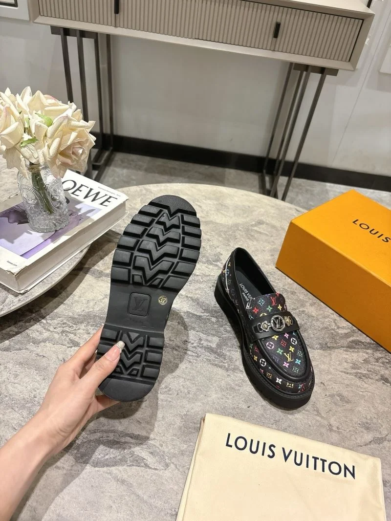 Louis Vuitton Low Shoes Durable 32308