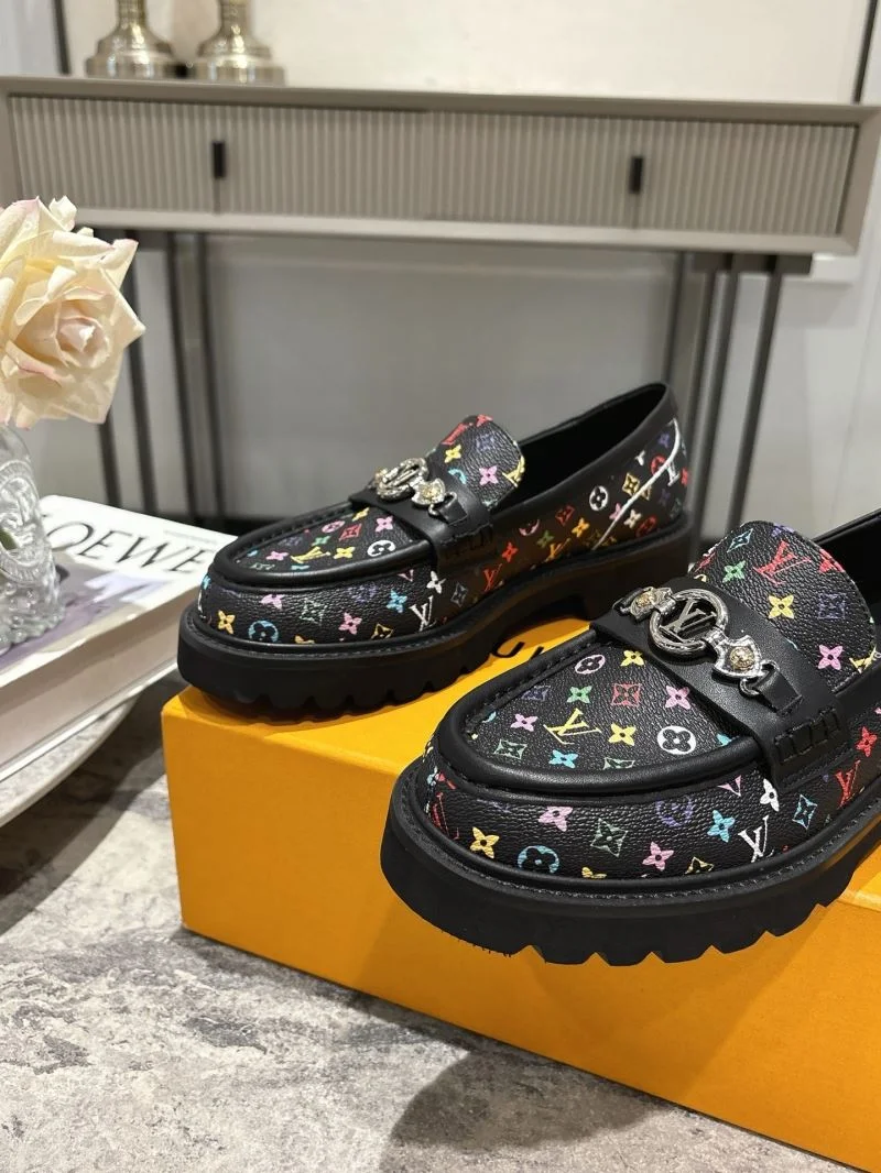 Louis Vuitton Low Shoes Durable 32308