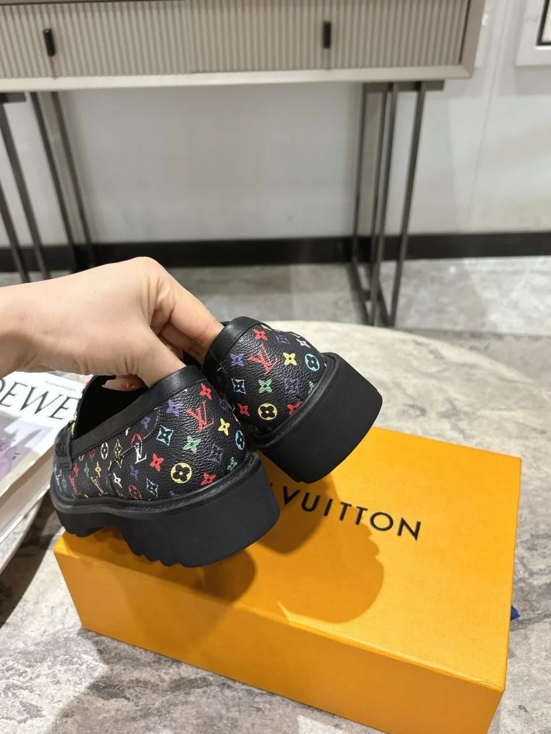 Louis Vuitton Low Shoes Durable 32308