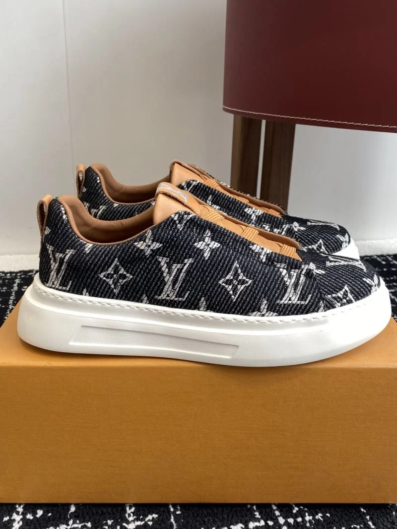 Louis Vuitton Low Shoes Stylish 32305
