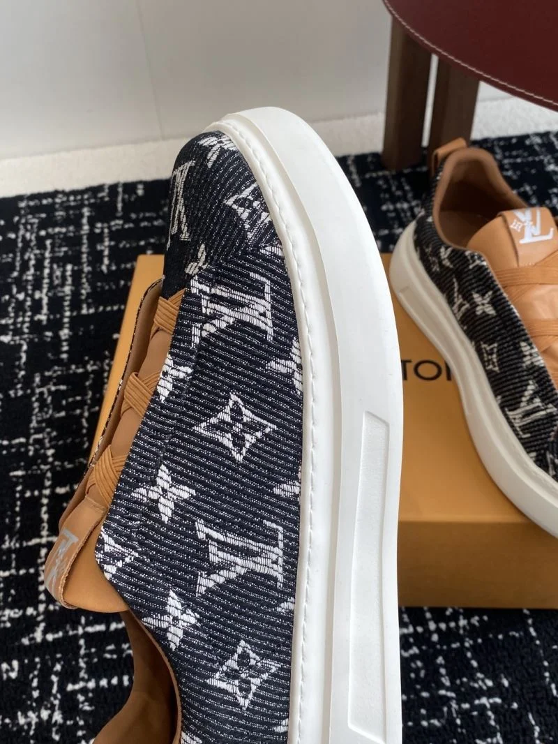 Louis Vuitton Low Shoes Stylish 32305