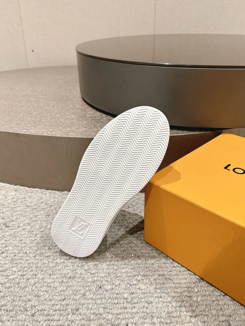 Louis Vuitton Low Shoes Compact 32290