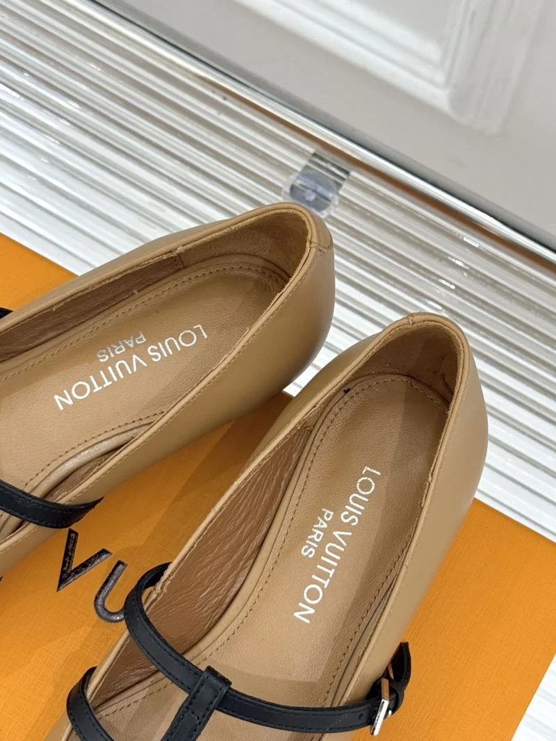 Louis Vuitton Low Shoes Youthful 32275