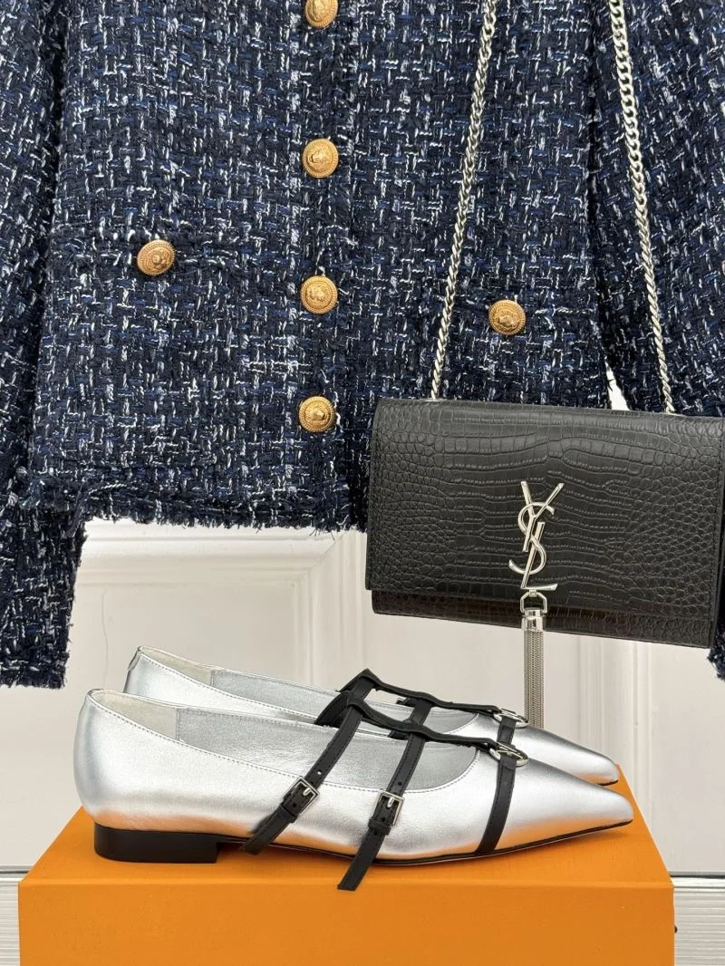 Bright Louis Vuitton Low Shoes 32284