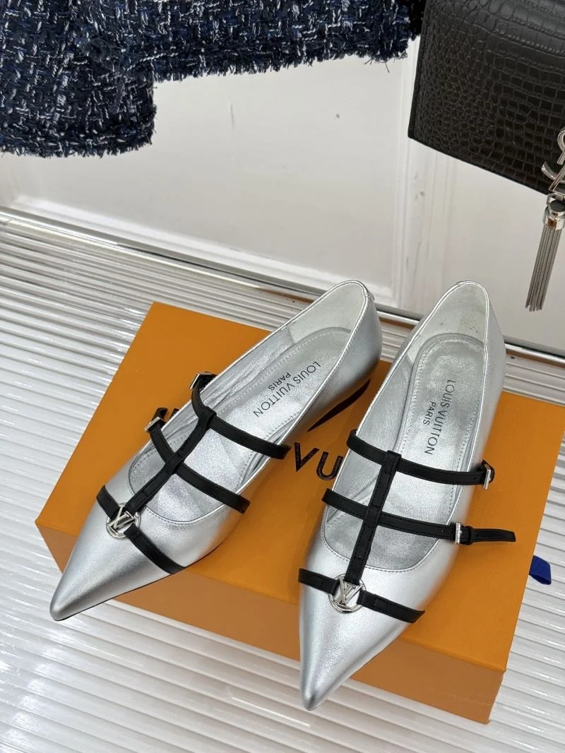 Bright Louis Vuitton Low Shoes 32284