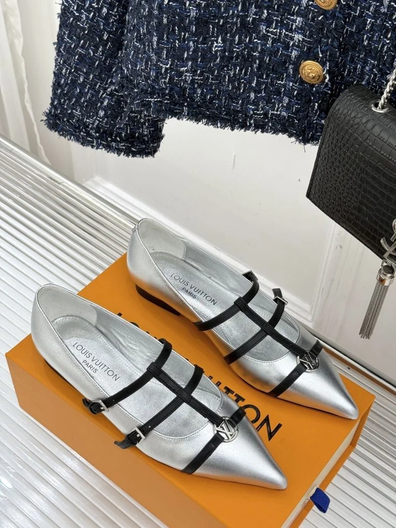 Bright Louis Vuitton Low Shoes 32284