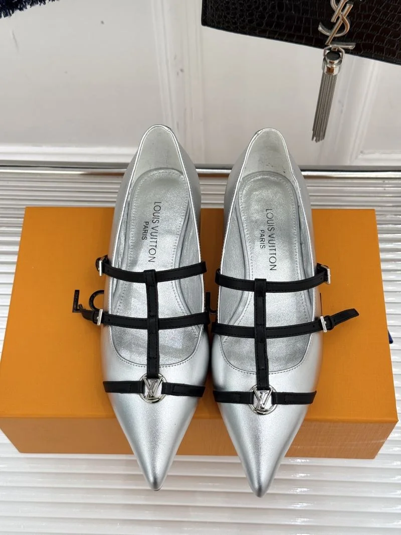 Bright Louis Vuitton Low Shoes 32284