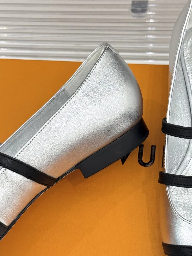 Bright Louis Vuitton Low Shoes 32284
