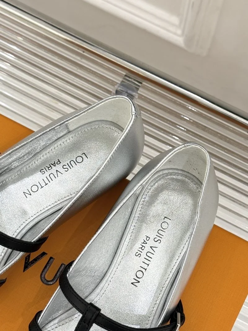 Bright Louis Vuitton Low Shoes 32284