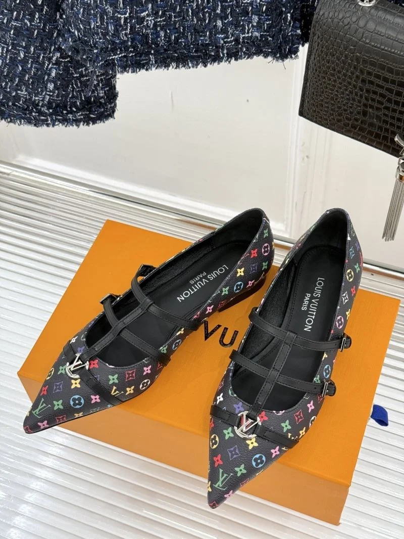 Modern Louis Vuitton Low Shoes 32285
