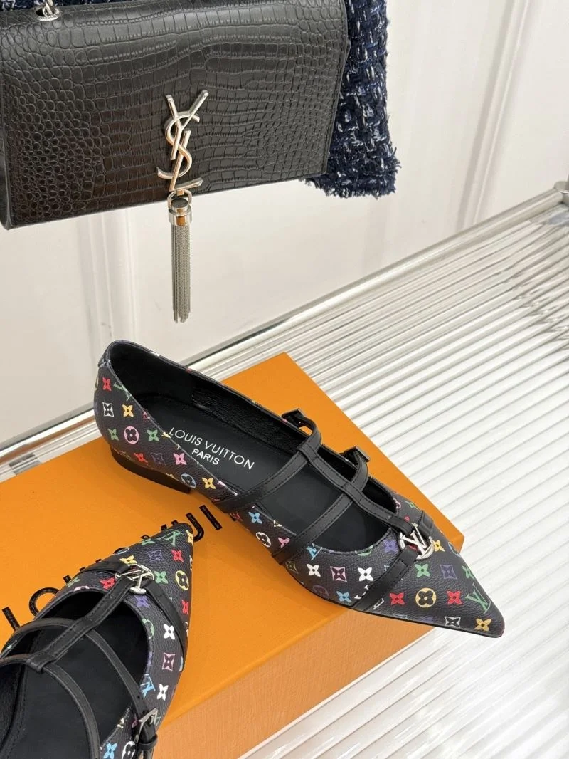 Modern Louis Vuitton Low Shoes 32285