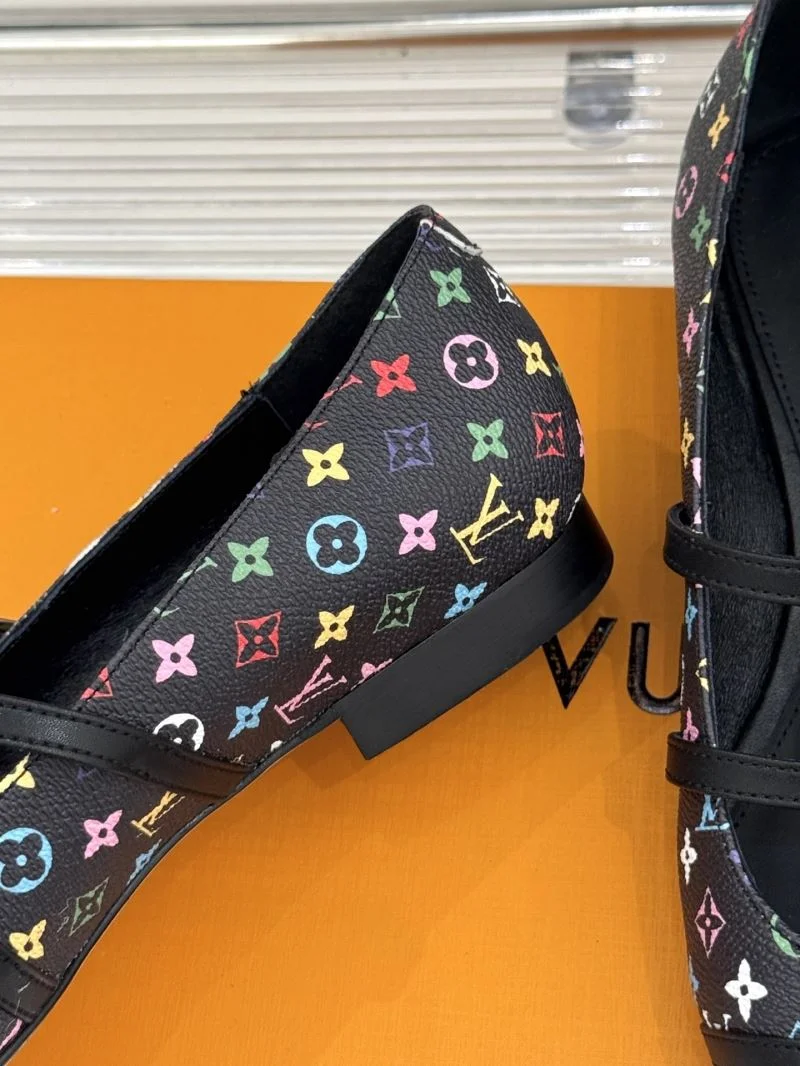 Modern Louis Vuitton Low Shoes 32285