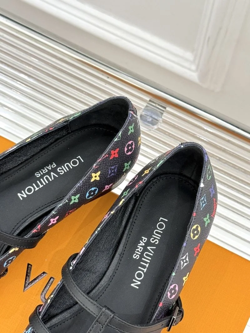 Modern Louis Vuitton Low Shoes 32285