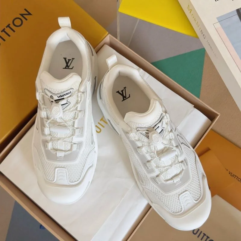 Louis Vuitton Low Shoes Practical 31937