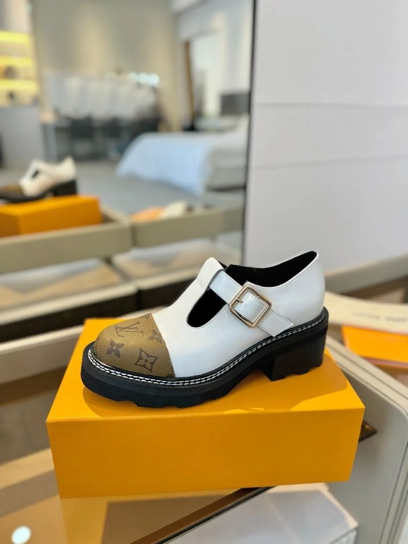 Casual Louis Vuitton Low Shoes 31938