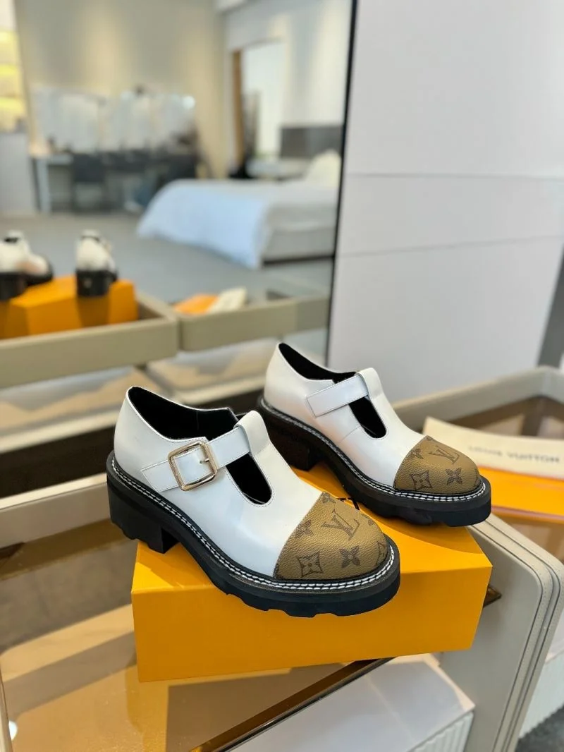 Casual Louis Vuitton Low Shoes 31938