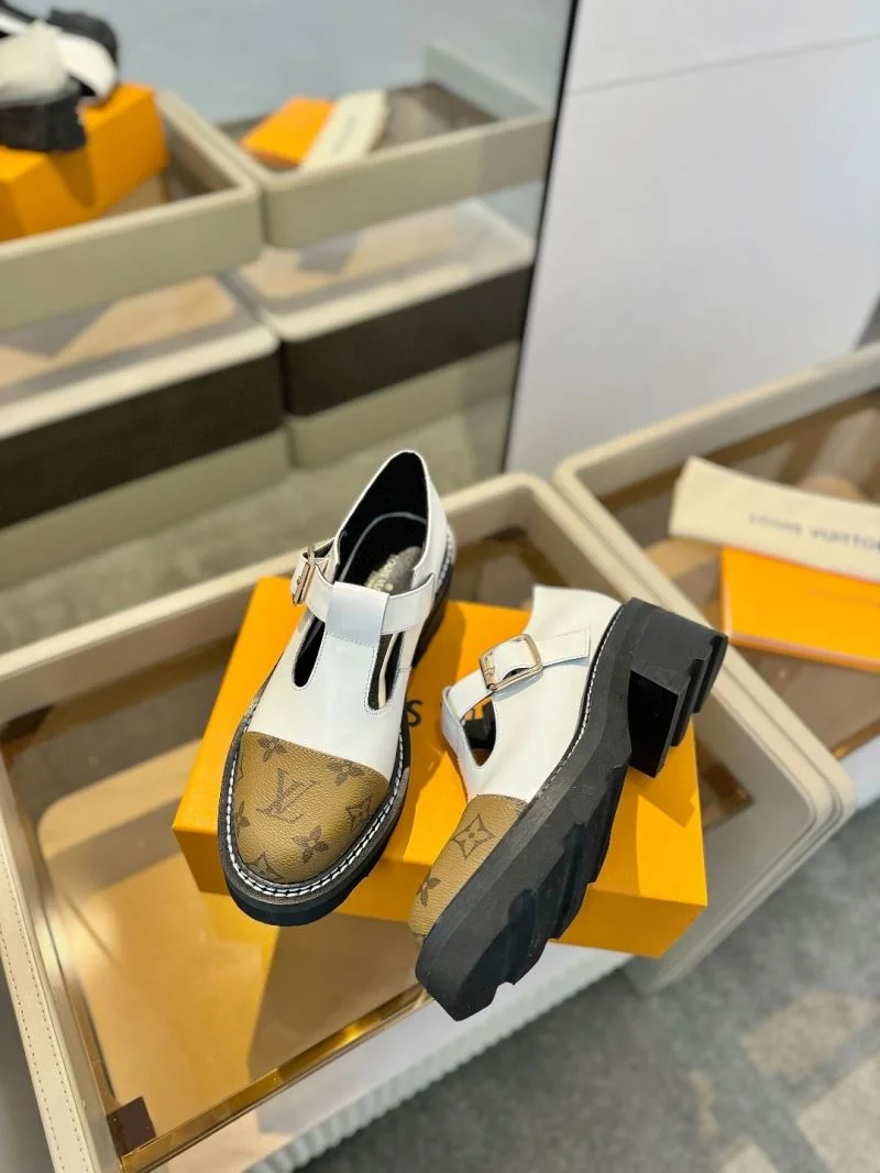 Casual Louis Vuitton Low Shoes 31938