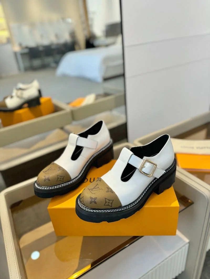 Casual Louis Vuitton Low Shoes 31938