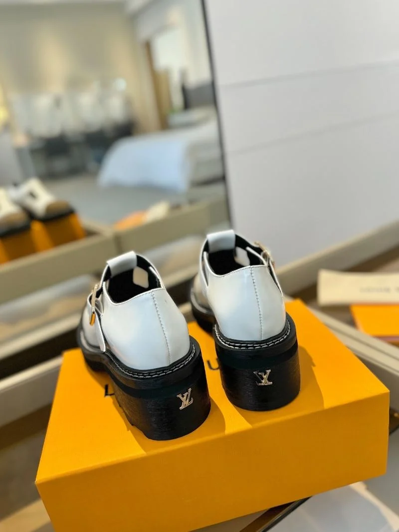 Casual Louis Vuitton Low Shoes 31938