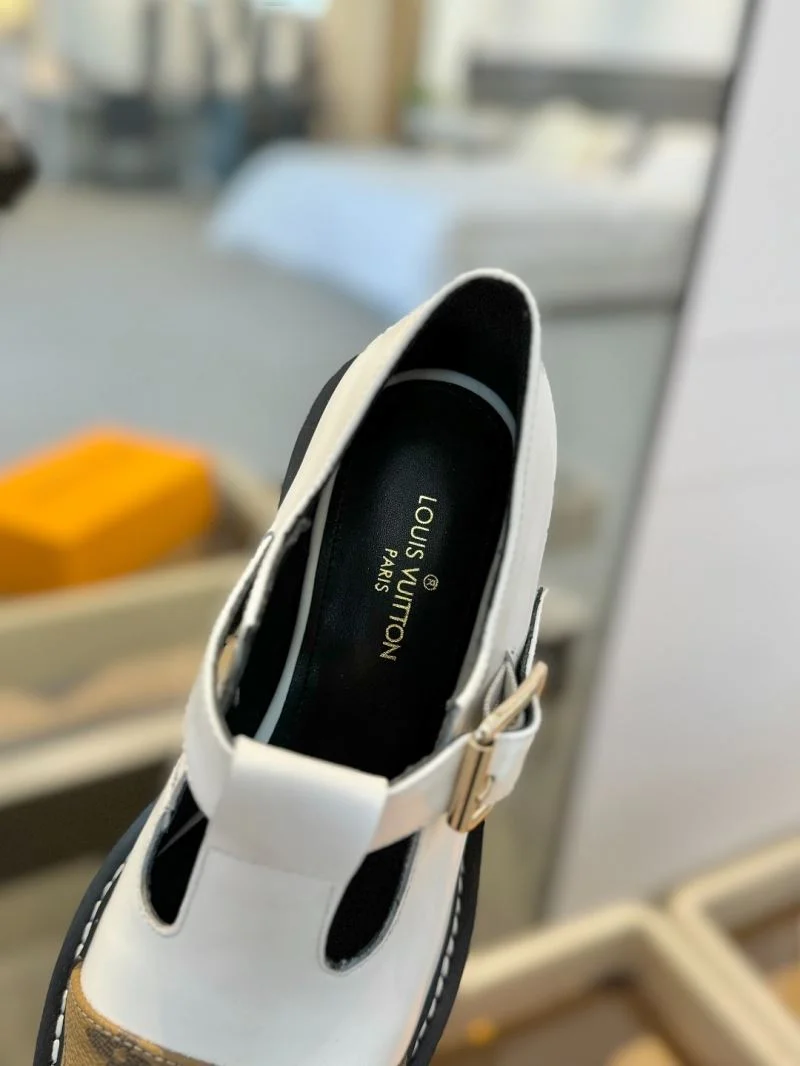 Casual Louis Vuitton Low Shoes 31938
