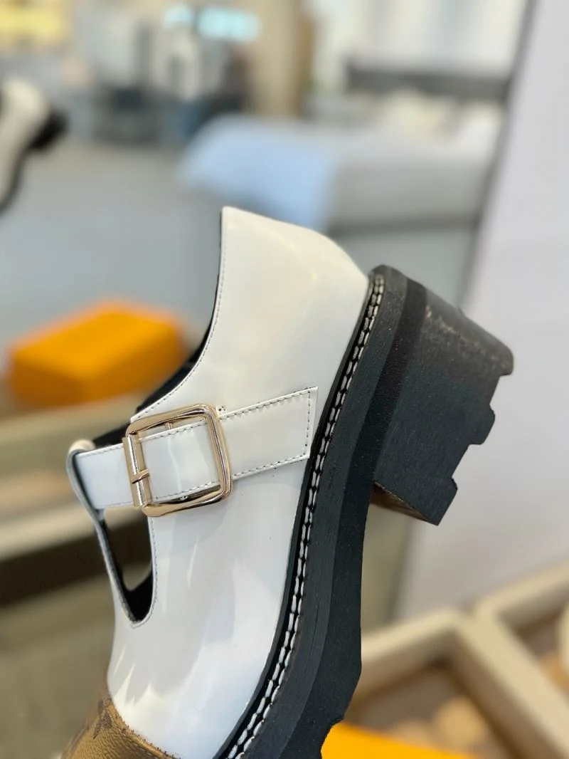 Casual Louis Vuitton Low Shoes 31938