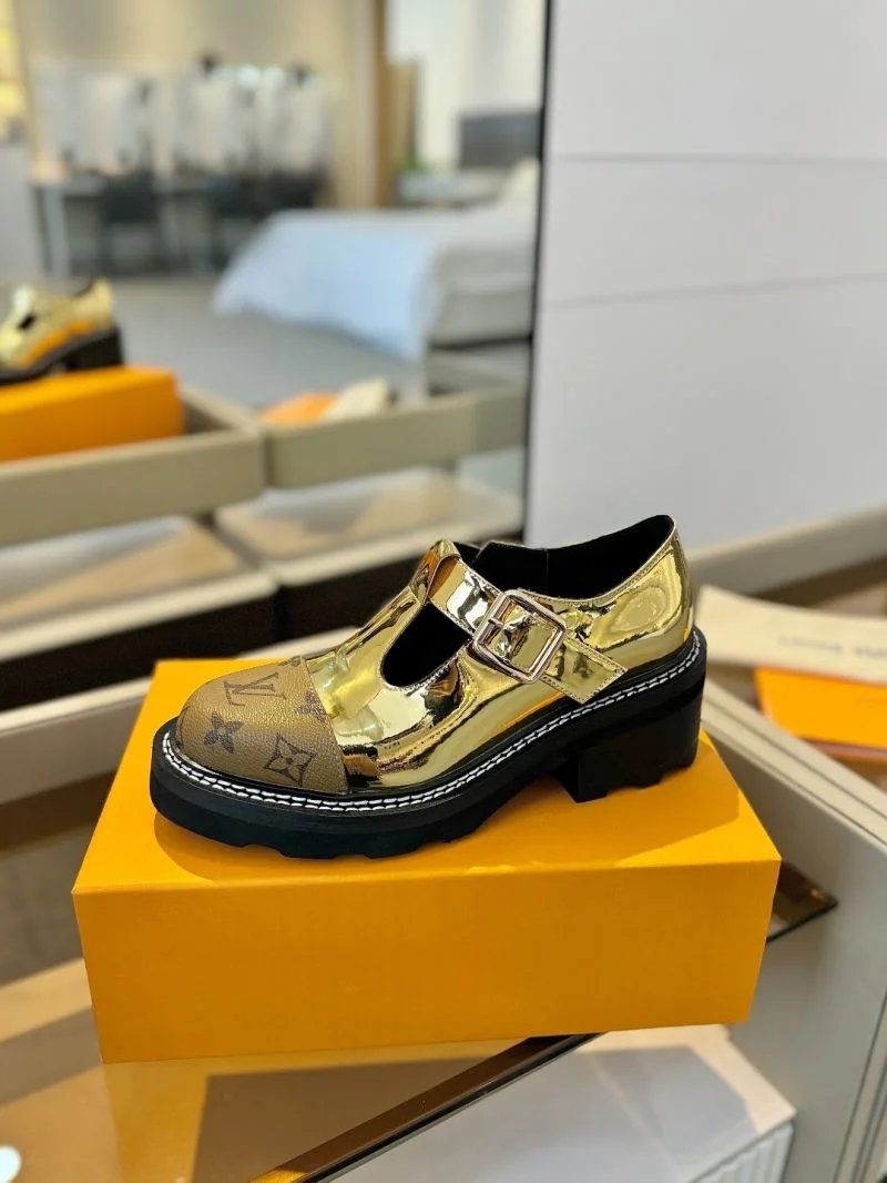 Louis Vuitton Low Shoes FashionForward 31942