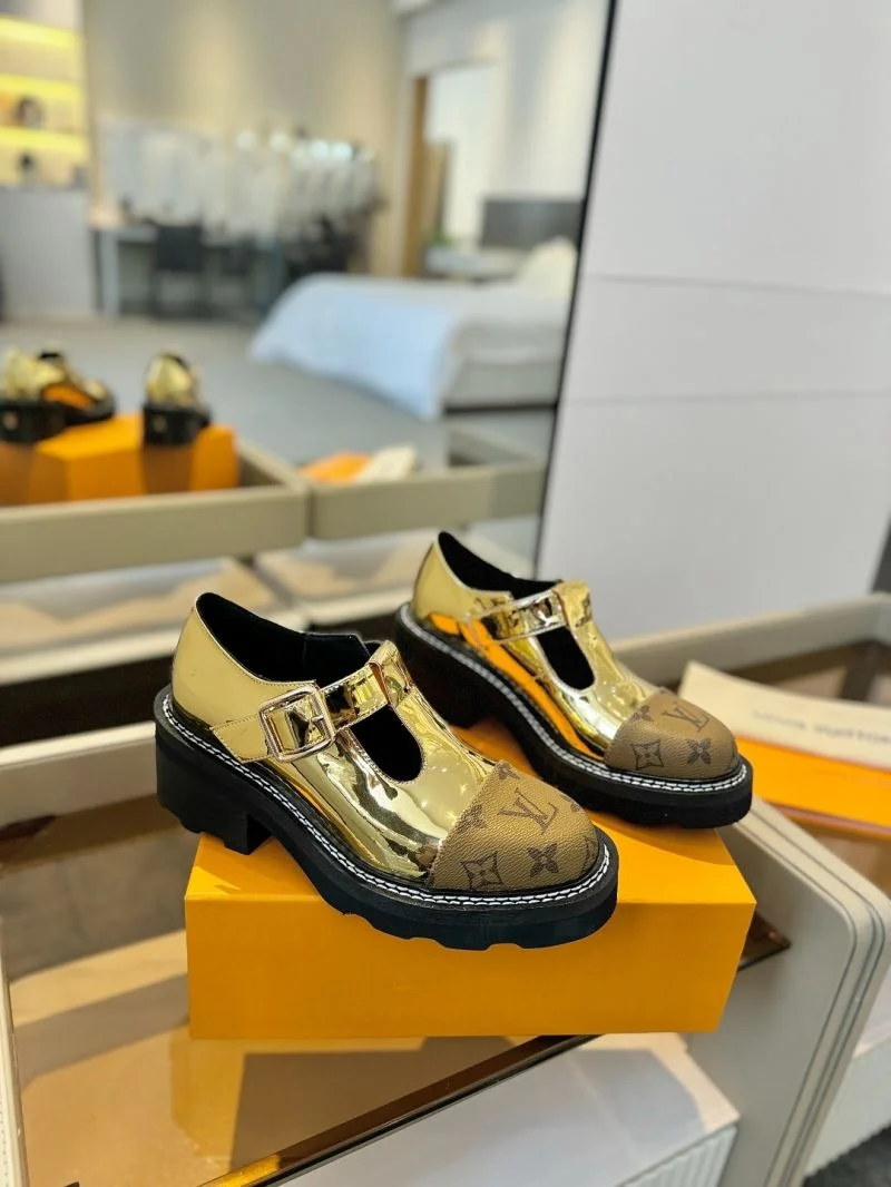 Louis Vuitton Low Shoes FashionForward 31942