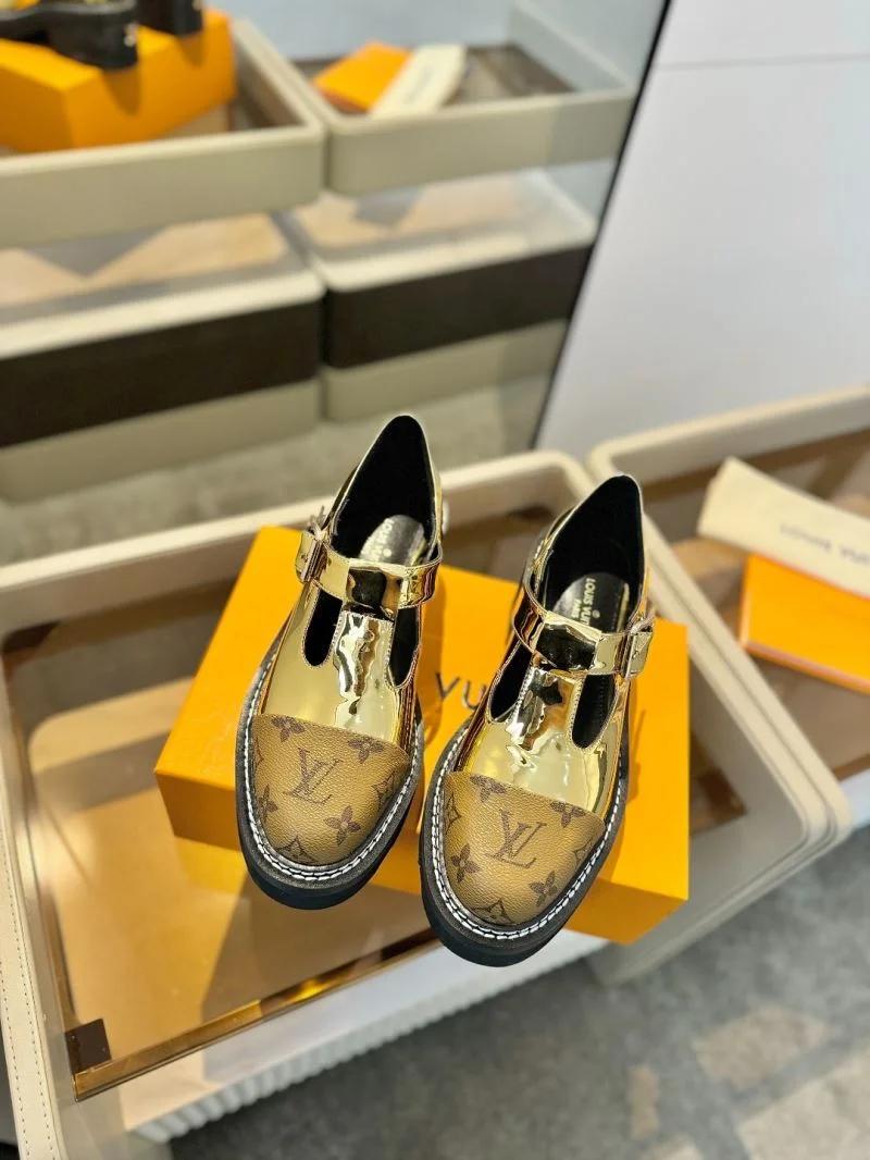 Louis Vuitton Low Shoes FashionForward 31942