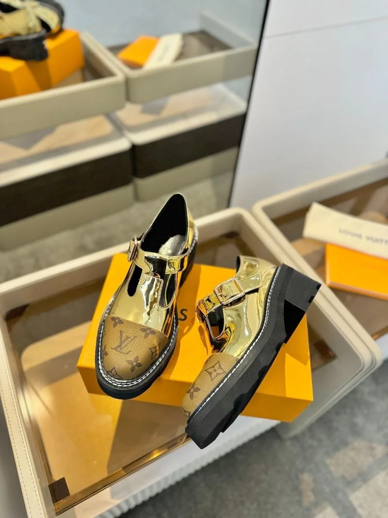 Louis Vuitton Low Shoes FashionForward 31942