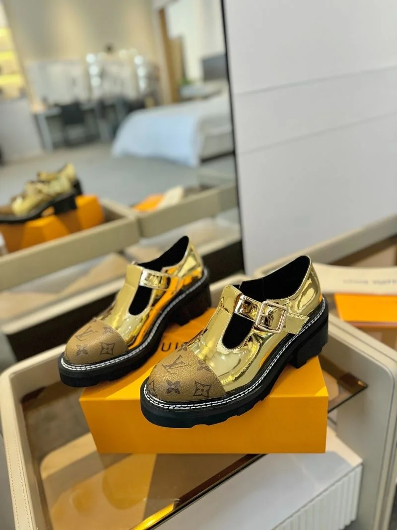 Louis Vuitton Low Shoes FashionForward 31942