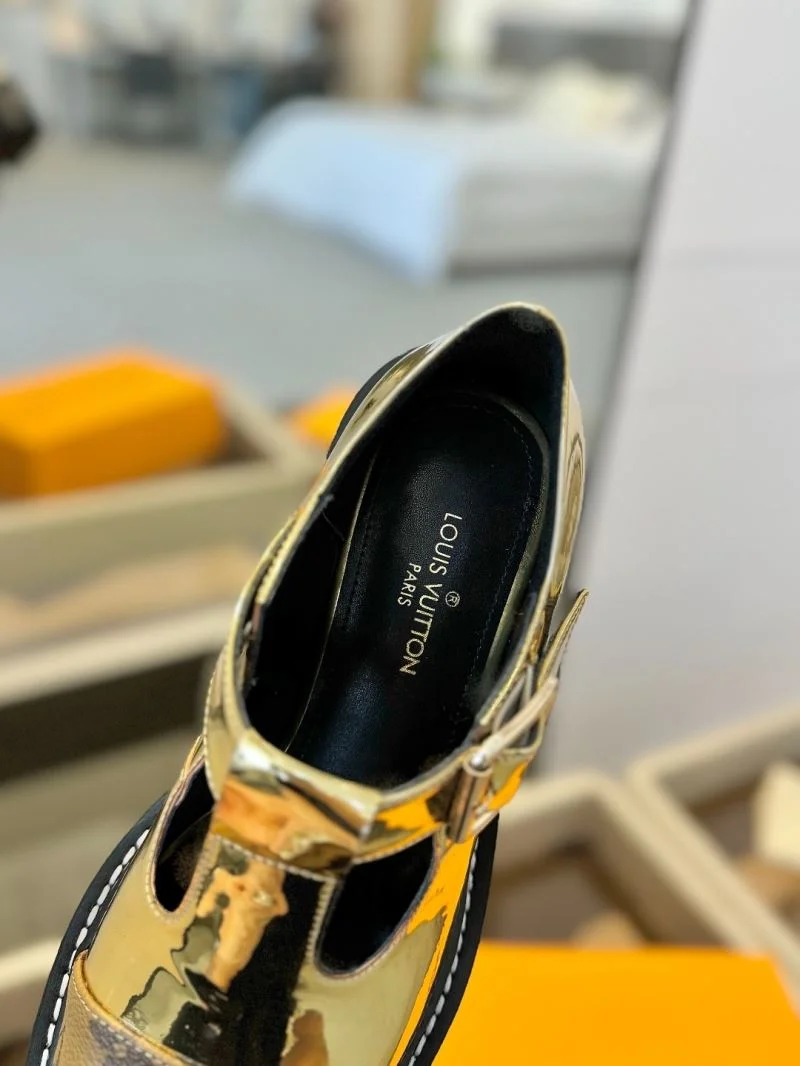 Louis Vuitton Low Shoes FashionForward 31942