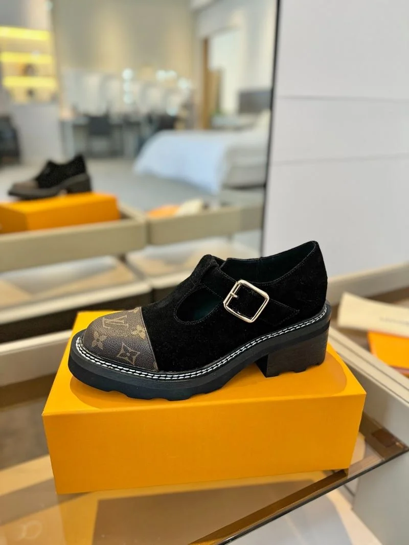 Louis Vuitton Low Shoes WaterResistant 31957