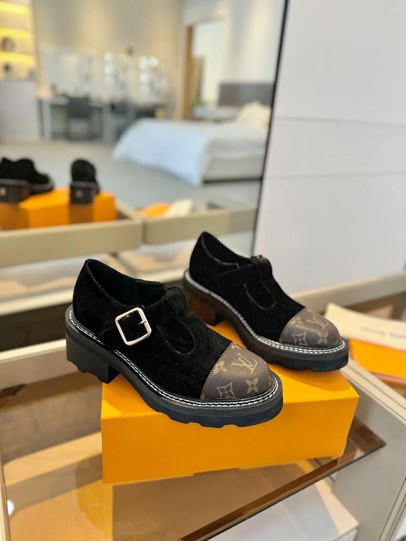 Louis Vuitton Low Shoes WaterResistant 31957